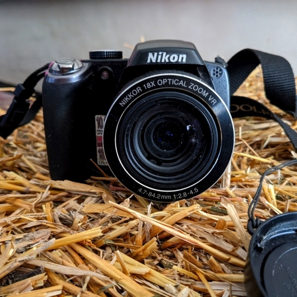 Vintage Nikon Coolpix P80 10.1 MP Digital Camera | 18x Zoom 27-486mm - Picture 2 of 9